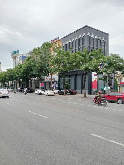 Cho thuê tòa nhà 2 mặt tiền, 3 mặt thoáng đường Võ Chí Công - DTSD hơn 1000m2