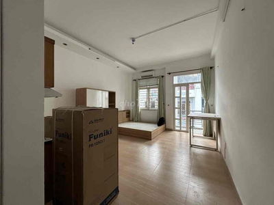 🚨CĂN HỘ 30M2 BAN CÔNG LỚN_FULL TIỆN NGHI MỚI_GẦN VÒNG XOAY DÂN CHỦ Q10