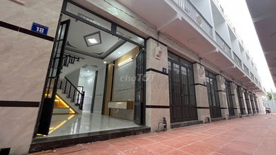 NHÀ 1 TRỆT 1 LẦU, giá rẻ 2pn có sân 4x12m CHỈ 850 Triệu ( TL )