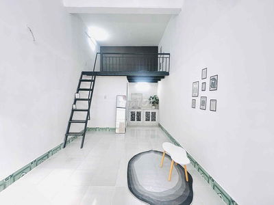 phòng trọ cao cấp 30m2 bếp gác trần cao rộng rãi gần sân bay TSN