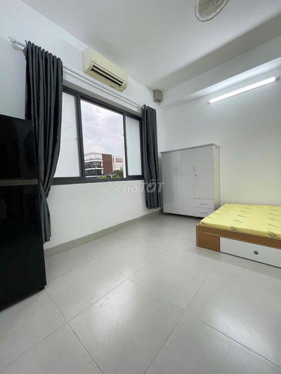Phòng 30m2 Cửa Sổ Lớn Tách Bếp Ngay Đặng Thuỳ Trăm Gần ĐH Văn Lang