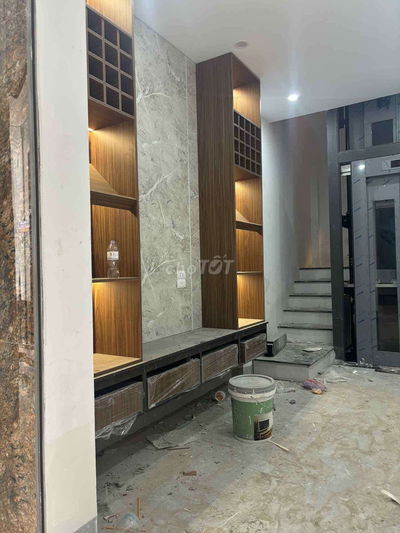 Gấp! 5 tầng thang máy ngõ 639 phố Hoàng Hoa Thám, gần ô tô,full đồ,