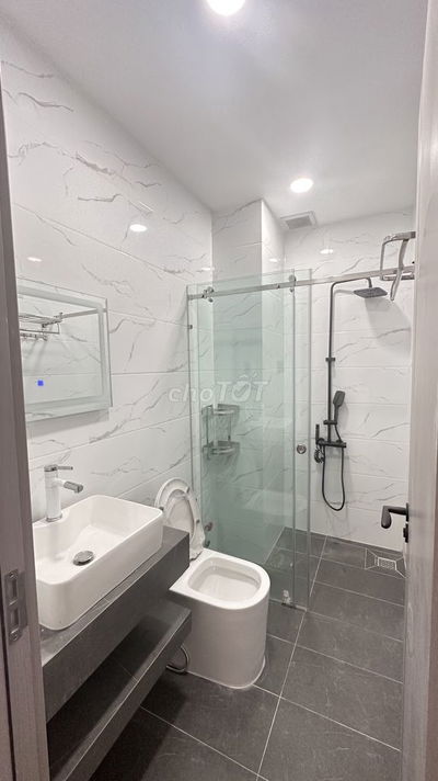 CHO THUÊ NHÀ MT ĐƯỜNG TRẦN VĂN KIỂU, Q6, CÓ HẦM, THANG MÁY, PCCC