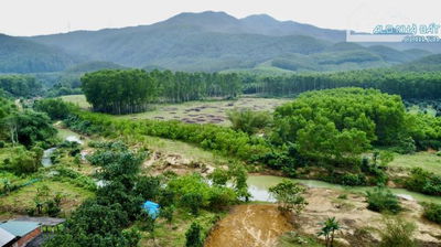 Mặt tiền Tỉnh Lộ 16 ngay trung tâm Hương Bình. Cạnh khe suối.