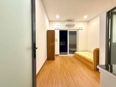 CHO THUÊ STUDIO BAN CÔNG CÁCH QUẬN 1 CHỈ VÀI BƯỚC CHÂN