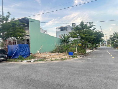 BÁN GẤP LÔ ĐẤT GÓC NGÃ TƯ 2MT Đ 10m5 KHU NAM HOÀ XUÂN- GIÁ 8,2 TỶ/156m