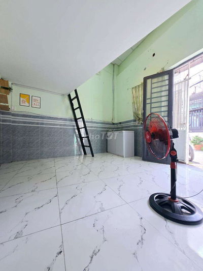 Nhà Công Nhân - Hẻm Lớn - Phường Linh Xuân TD - 1 Trệt 1 Lửng 1PN 1WC