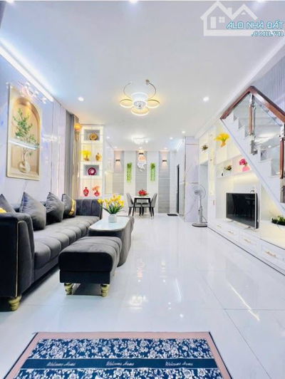 Bán nhà ngay Phan Văn Trị, Gò Vấp. Giá: 2 tỷ 530tr, dt: 65m2, sổ riêng