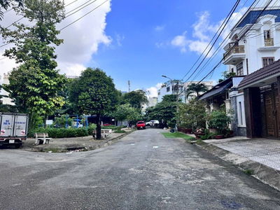 Bán nhà Lê Văn Chí - Ngã 4 Thủ Đức - 80M2 - Đường 12M - View Công Viên