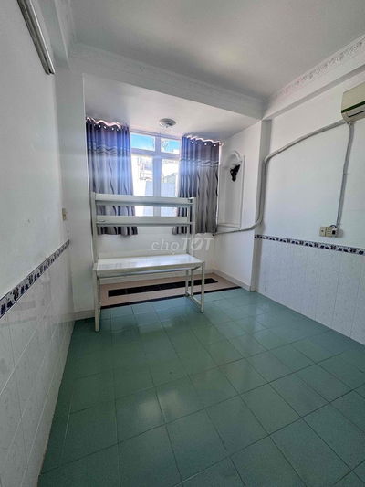 Studio cửa sổ ngay trung tâm Q4