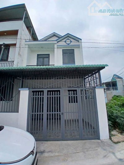 Giá 2ty050tr, trả trước 700tr còn lại ngân hàng cho vay. Nhà 1 trệt 1 lầu đã hoàn thiện  C