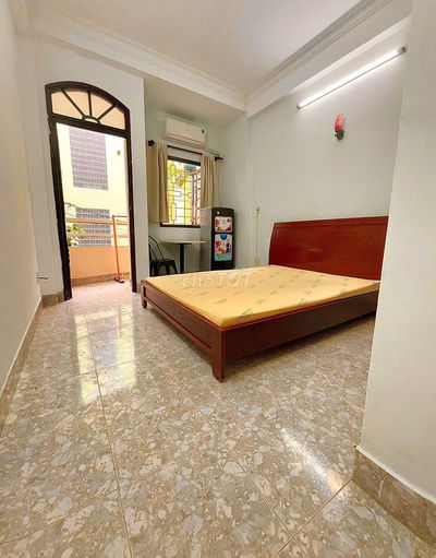 Phòng trọ ban công nhỏ tầng 1&2 ở 345 TRẦN HƯNG ĐẠO QUẬN 1