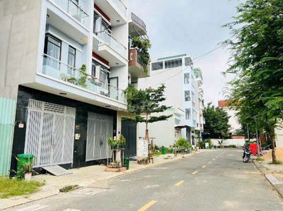 Lô góc 3 mặt tiền đường 12m gần chợ Vườn Lài
