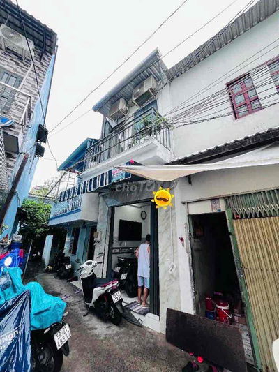 nhà mới ,sạch sẽ, ngay khu chợ hoa xuân q8