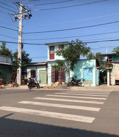 Nhà 1 lầu 2pn . mặt tiền đường D2, đường Phạm Hùng nối dài 1 tỷ 200 tl