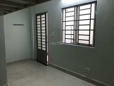 Phòng máy lạnh 25m ngay chợ Phạm Văn Hai