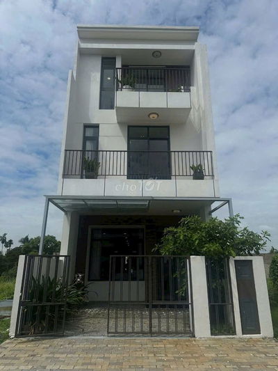 BÁN NHÀ 3 TẦNG-KHU DÂN CƯ MỚI-GẦN CHỢ ĐỆM-BTCT-LỘ TRƯỚC NHÀ 13M