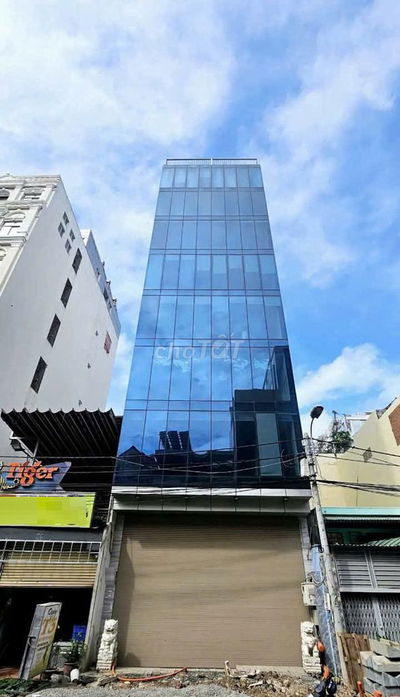 Mặt Tiền Tòa Nhà Đường Lạc Long Quân Ngay Ngã Tư Âu Cơ.
