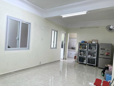 Cho thuê nhà chung cư Ngô Quyền Q5 60m2, 2PN, 1PK, 1WC, bếp,
