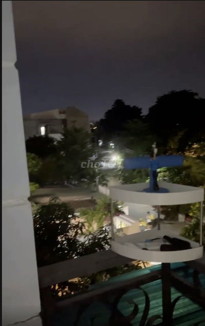Chính chủ cho thuê, phòng rộng có ban công.
