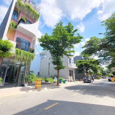 Bán nhà phố đẹp, 3,6 tỷ, 80m2 tại Hoàng Phan Thái, Bình Chánh, HCM