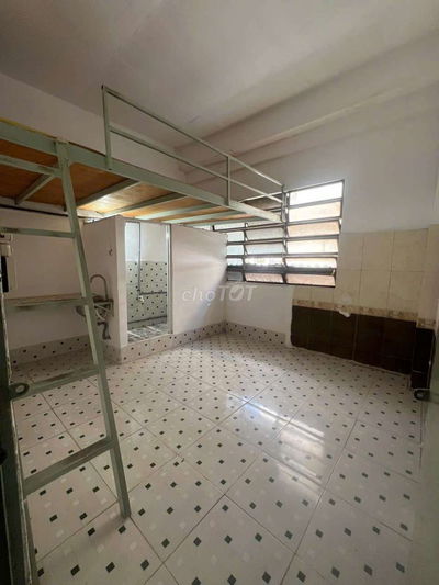 Phòng giờ tự do, các siêu thị Mega 200m, bãi xe rộng rãi, Phường10, Q6