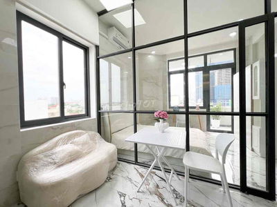 Studio sang trọng có view cửa kính tách bếp tiện lợi ngay trung tâm SG
