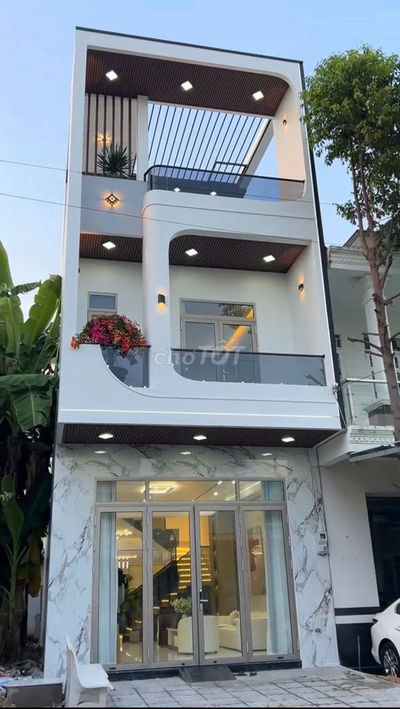 CẦN BÁN NHÀ NGAY TRUNG TÂM THỦ DẦU MỘT 5X30M