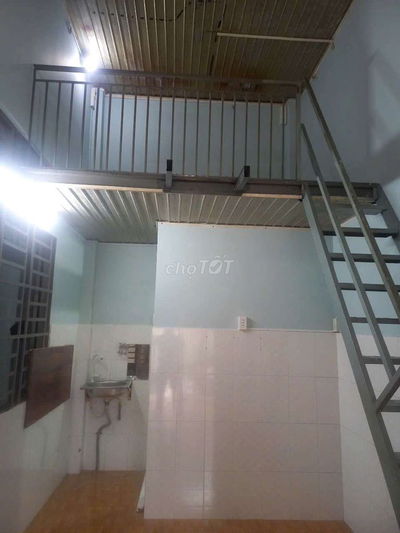Cho thuê nhà nguyên căn dt 4×16 gác lửng đúc gồm 3pn3wc hẻm 7m thông