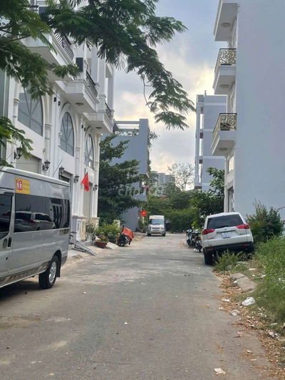 4x20m 2 tầng 4pn ô tô ngủ trong nhà cách Phú Mỹ Hưng quận 7 5 phút 5.5