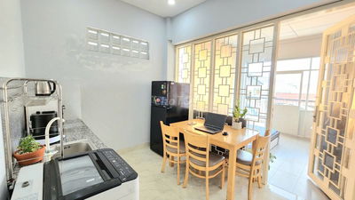 CĂN HỘ 1P NGỦ, 1P BẾP,  BAN CÔNG & CỬA SỔ LỚN 60M2, MÁY GIẶT RIÊNG