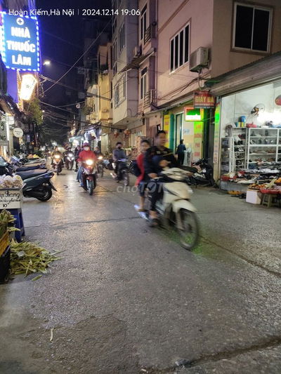3 ngày 4 khách đàm phán mặt phố Phúc Tân 40m/43m, 3 tầng,mt 3.4m,12 tỷ