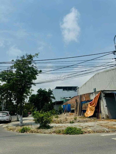 Góc ngã tư Phạm Đức Nam và Phan Tốn
