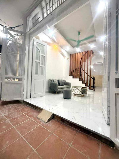 HƠN 8 TỶ - PHỐ LẠC LONG QUÂN SẦM UẤT - 42M - SÂN RIÊNG - 4 TẦNG