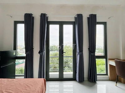 Phòng Ban công lớn 35m2 Mới 100% Bạch Đằng gần Ngã Tư Hàng Xanh, Q.BT