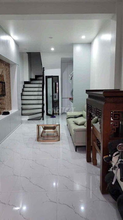 Chính chủ cần cho thuê nhà nguyên căn mặt phố Hai Bà Trưng