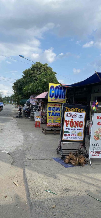 kiot mặt tiên buôn bán