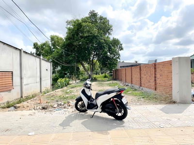 đất thổ cư , mặt tiền đường , sổ hồng riêng