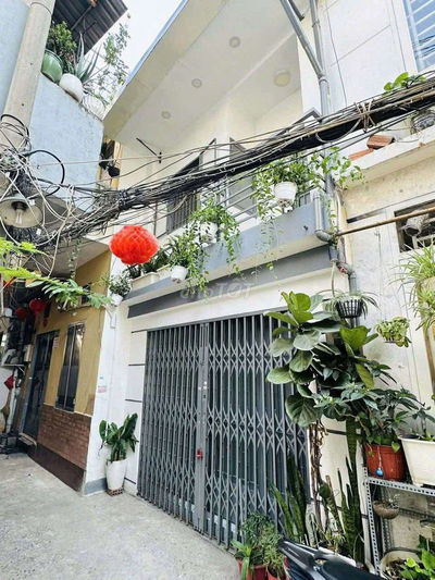 NHÀ QUẬN 1- 2 TẦNG CHỈ 11TR/THÁNG