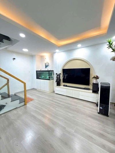 Nhà 5 tầng sang trọng, ấm áp, Lạc Long Quân