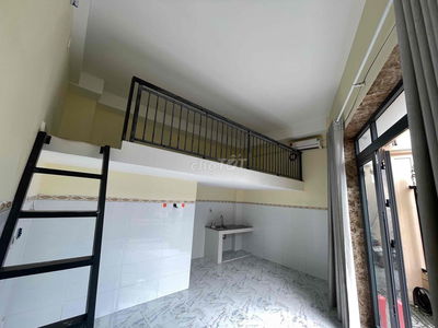Phòng Có Gác 30m2 - Gần ĐH GTVT Q9 - Máy Lạnh - An Ninh Tuyệt Đối