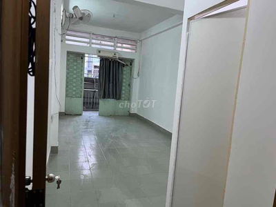 Cho Nữ Thuê phòng ,phòng rộng thoang mát có ban công ,có lối đi riêng,