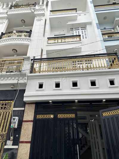 Nhà 1 trệt, 3 lầu, ( 4x13,5m), giá 5 tỉ 950, Lê Văn Khương,