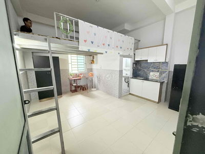 Phòng k nội thất và có nội thất cửa sổ ban công 2tr4-3tr9
