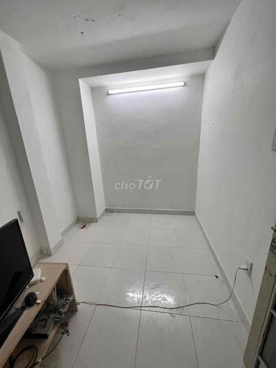 Phòng có cửa sổ - wc riêng - Giờ Giấc Tự Do - Ngã Tư Bảy Hiền