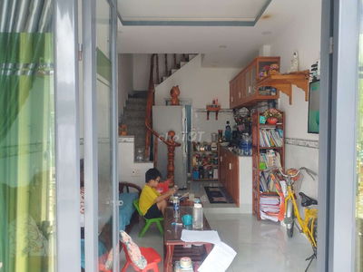 Bán nhà 1 trệt 2 lầu, gần hồ bơi cúp vàng,chợ cầu đồng