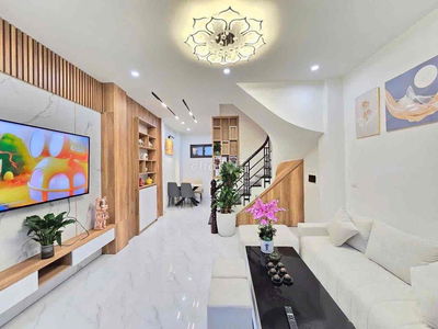 Nhanh! Nhà Nguyễn Lương Bằng, ngõ thông, 2 thoáng, ở luôn, 43m2*5T.