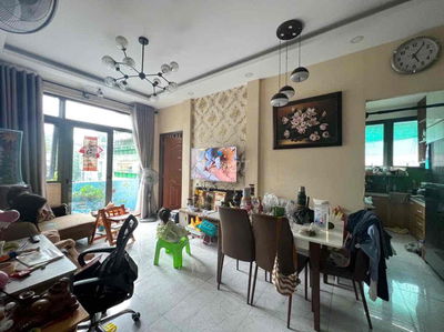 CHO THUÊ CHUNG CƯ 212 NGUYỄN TRÃI Q1 -KHÔNG NỘI THẤT- BAN CÔNG 2PN 1WC