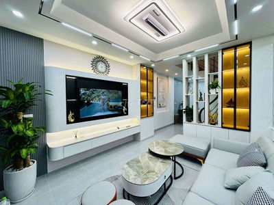 Nhanh! Nhà Phạm Ngọc Thạch 2 thoáng, ngõ xe ba gác, ở ngay 45m2*5T.