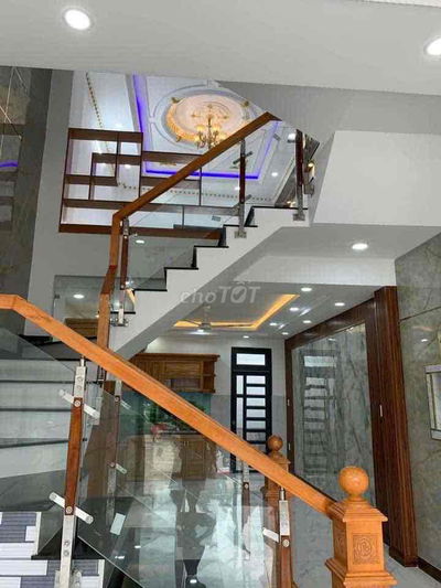 kẹt tiền cần bán gấp nhà 1 trệt + 1 lầu